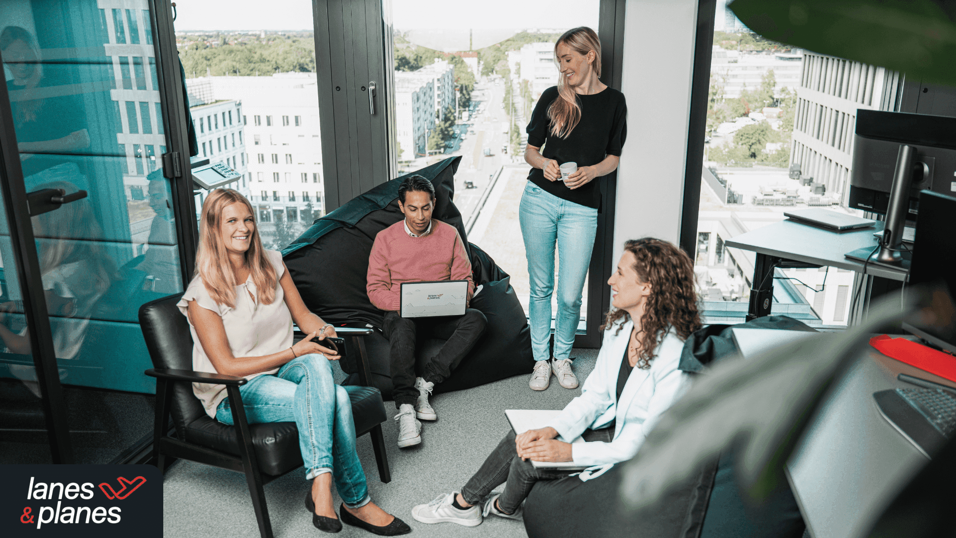 Teamwork und Kommunikation im Lanes & Planes Büro München